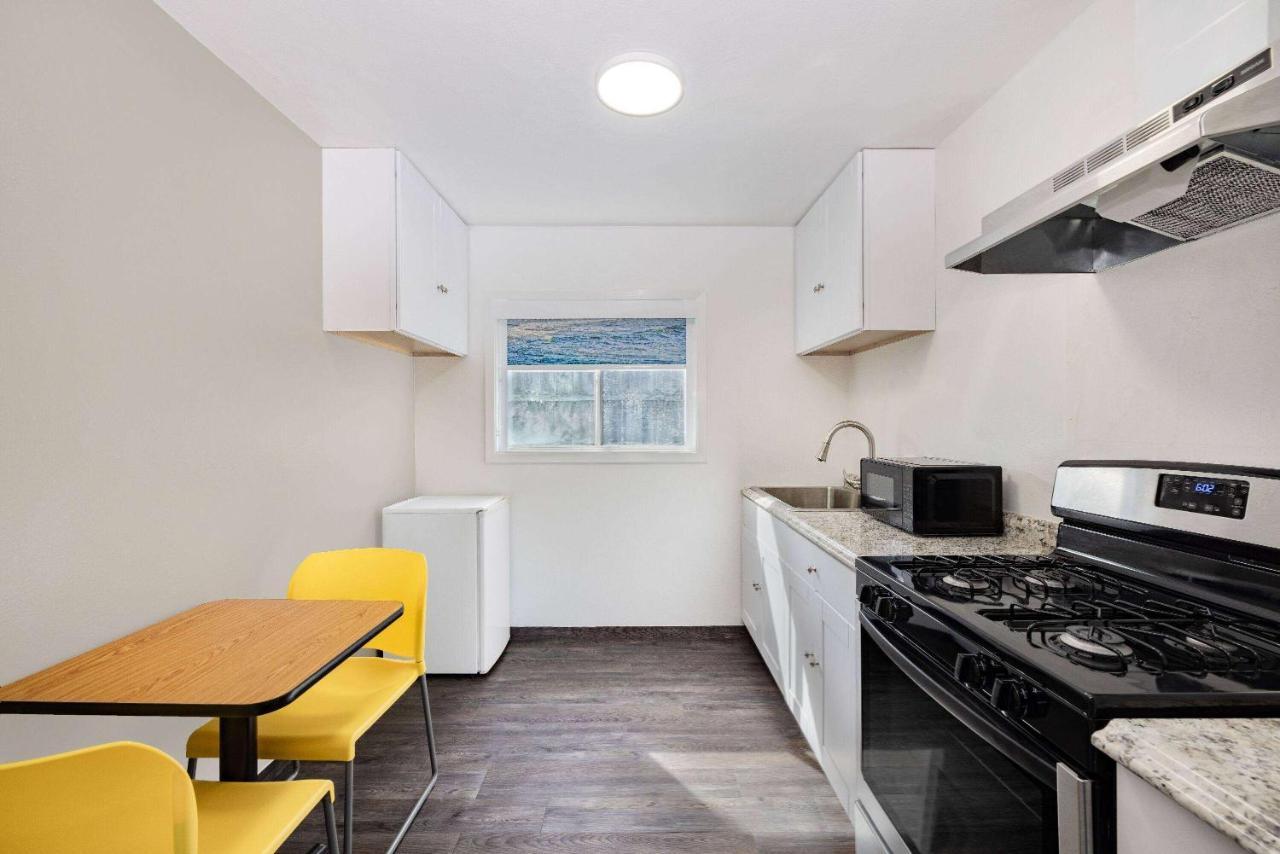 Oceanside Inn & Suites, A Days Inn By Wyndham Fort Bragg Buitenkant foto