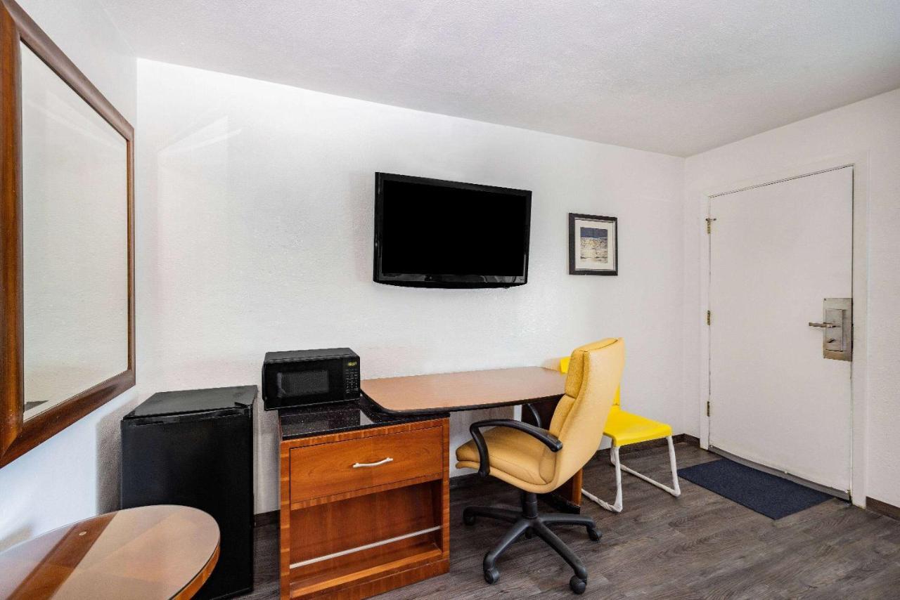 Oceanside Inn & Suites, A Days Inn By Wyndham Fort Bragg Buitenkant foto