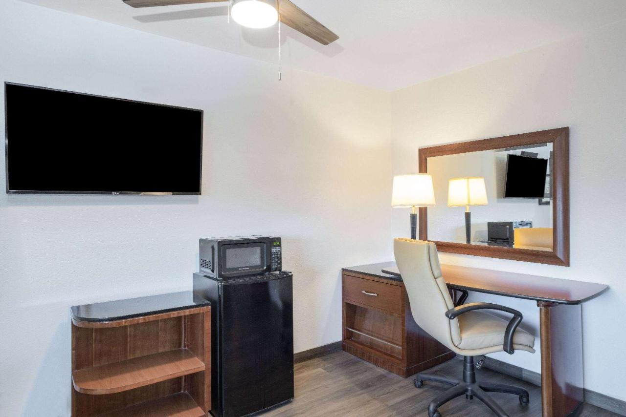 Oceanside Inn & Suites, A Days Inn By Wyndham Fort Bragg Buitenkant foto