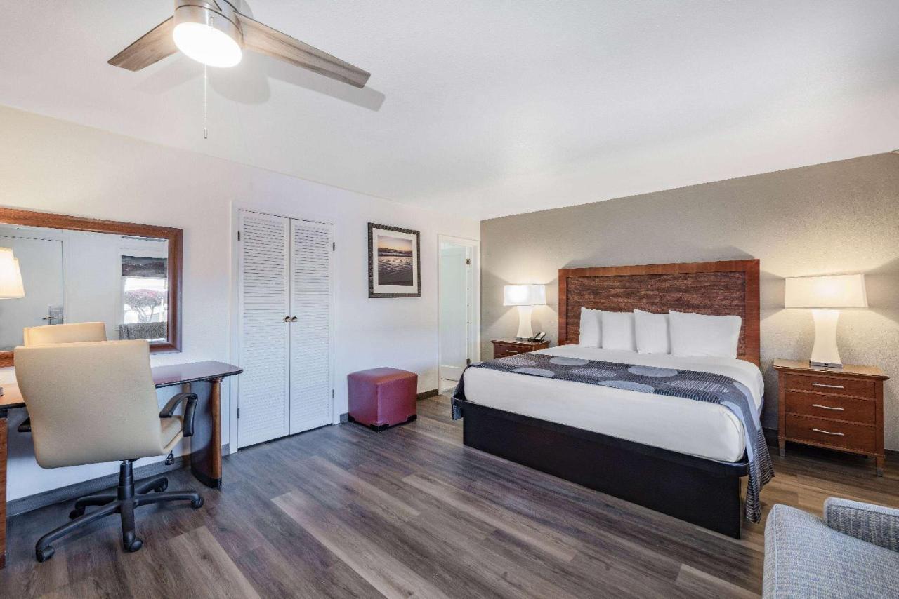 Oceanside Inn & Suites, A Days Inn By Wyndham Fort Bragg Buitenkant foto