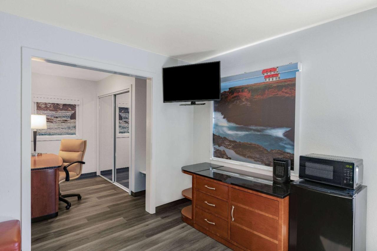 Oceanside Inn & Suites, A Days Inn By Wyndham Fort Bragg Buitenkant foto